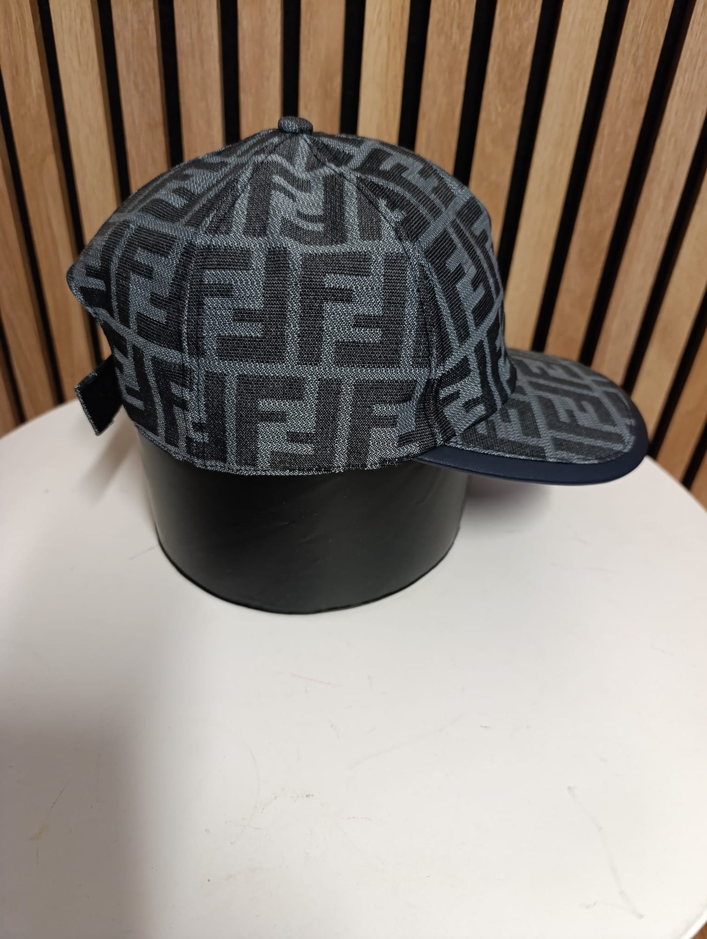 Casquette fendi