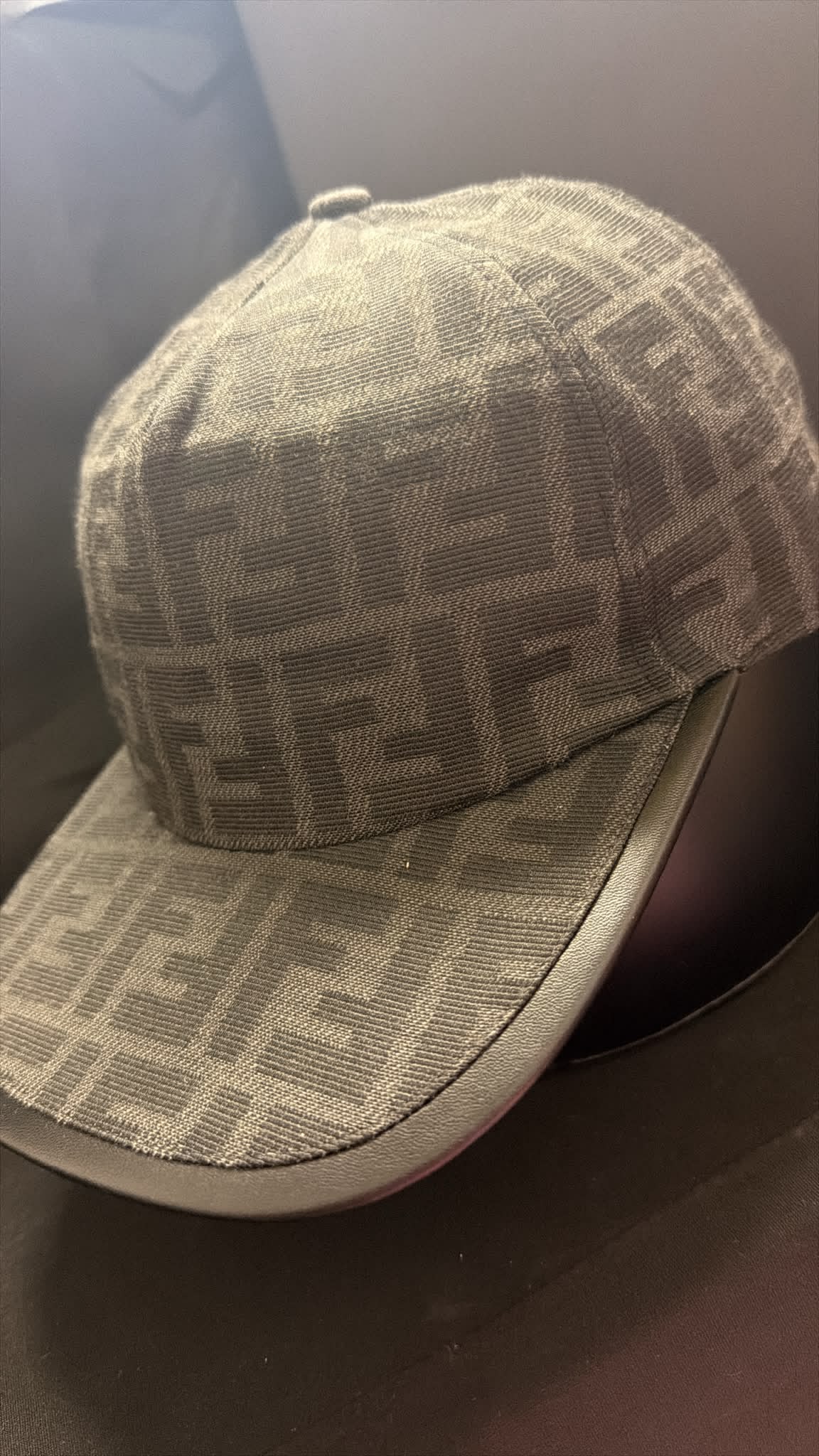 Casquette fendi