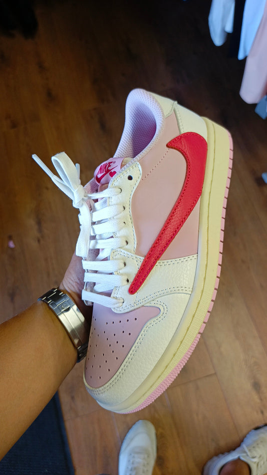 Chaussure nike travis scott
